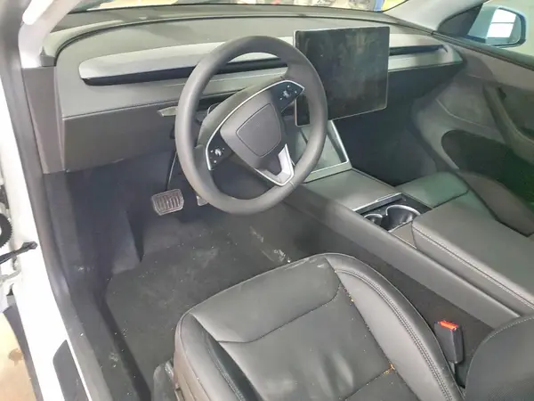 7SAYGDEE9TF421797 2026 TESLA MODEL Y - Image 8