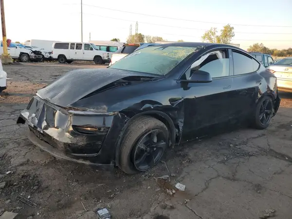 7SAYGDEE9TF435960 2026 TESLA MODEL Y - Image 1