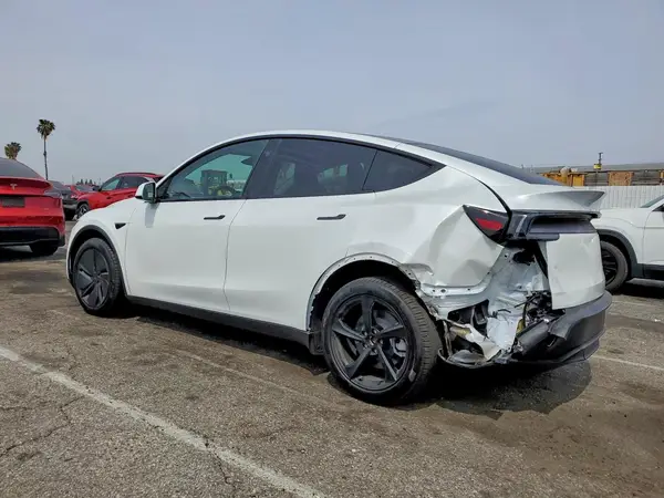 7SAYGDEE9TF558870 2026 TESLA MODEL Y - Image 2