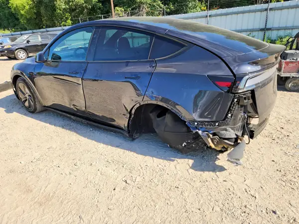 7SAYGDEE9TF580075 2026 TESLA MODEL Y - Image 2