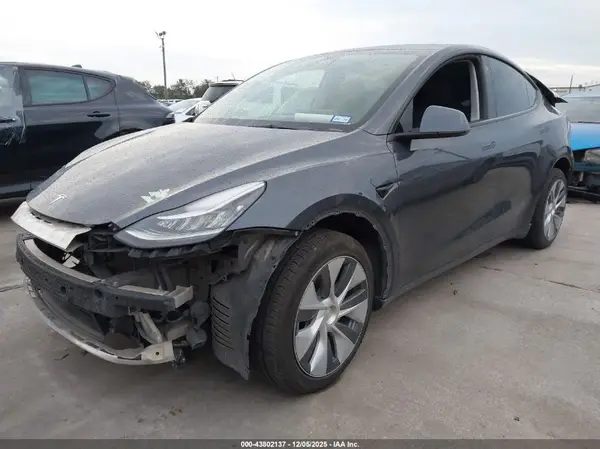 7SAYGDEEXNA004561 2022 TESLA MODEL Y - Image 2