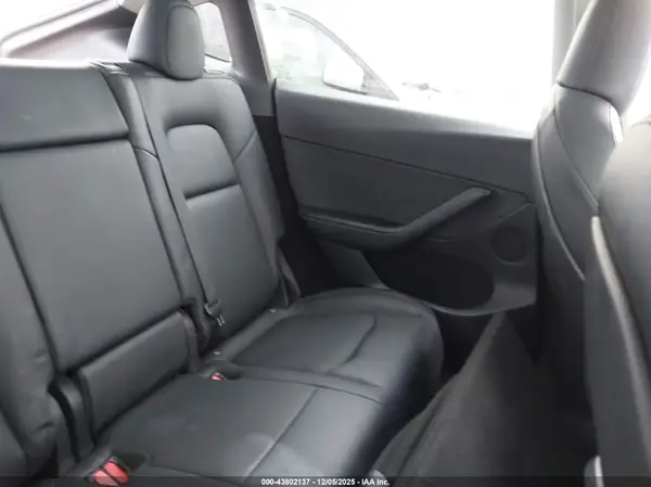 7SAYGDEEXNA004561 2022 TESLA MODEL Y - Image 8