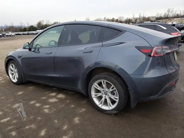 7SAYGDEEXNA008108 2022 TESLA MODEL Y - Image 2