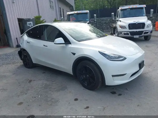 7SAYGDEEXNA012630 2022 TESLA MODEL Y - Image 1
