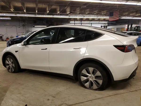 7SAYGDEEXNA013017 2022 TESLA MODEL Y - Image 2