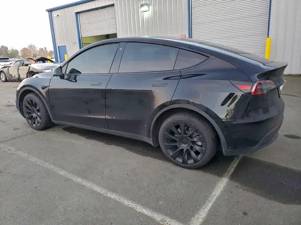 7SAYGDEEXNA013700 2022 TESLA MODEL Y - Image 2