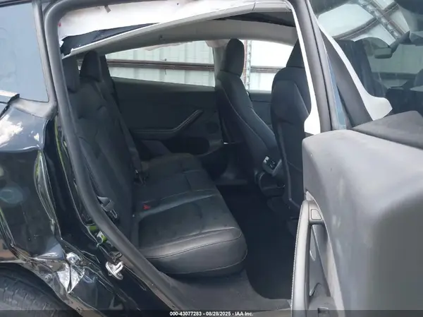7SAYGDEEXNA014099 2022 TESLA MODEL Y - Image 8