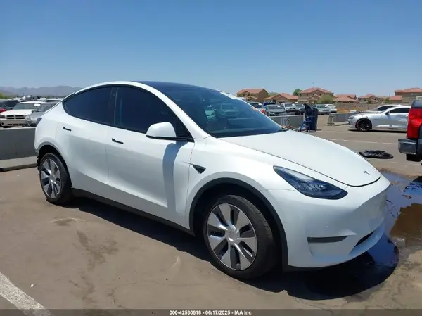 7SAYGDEEXNA014247 2022 TESLA MODEL Y - Image 1