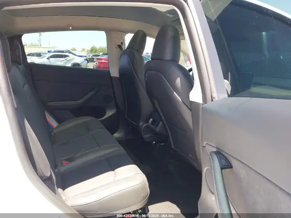 7SAYGDEEXNA014247 2022 TESLA MODEL Y - Image 8