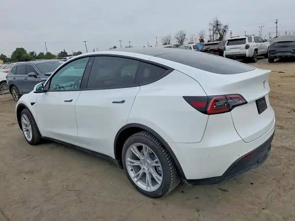 7SAYGDEEXNF318102 2022 TESLA MODEL Y - Image 2