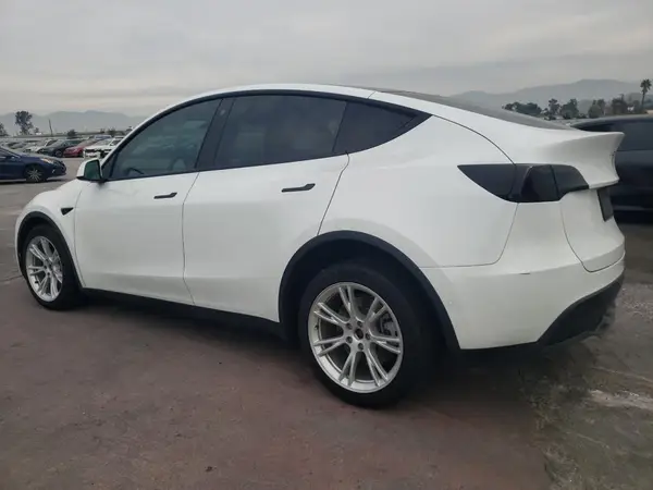 7SAYGDEEXNF321162 2022 TESLA MODEL Y - Image 2