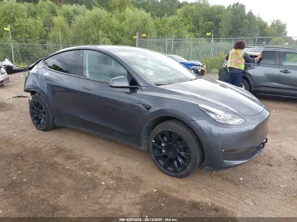 7SAYGDEEXNF321274 2022 TESLA MODEL Y - Image 1