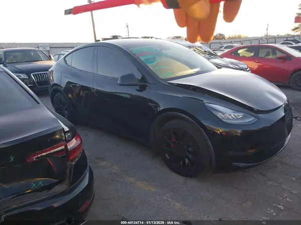 7SAYGDEEXNF321503 2022 TESLA MODEL Y - Image 1