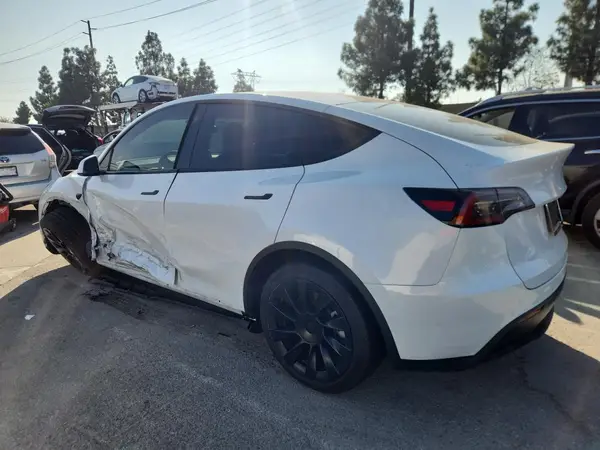 7SAYGDEEXNF328595 2022 TESLA MODEL Y - Image 2