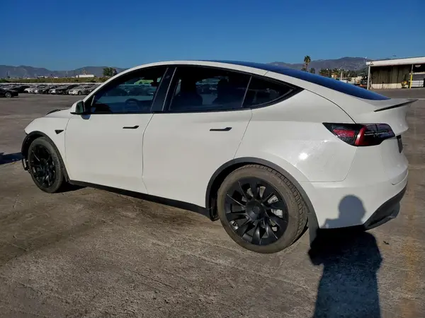 7SAYGDEEXNF349561 2022 TESLA MODEL Y - Image 2