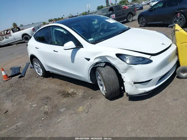 7SAYGDEEXNF350208 2022 TESLA MODEL Y - Image 1