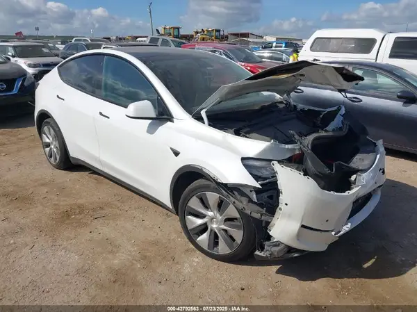 7SAYGDEEXNF353853 2022 TESLA MODEL Y - Image 1