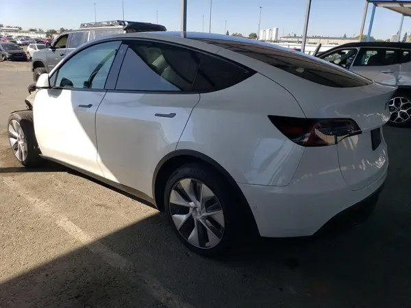 7SAYGDEEXNF355456 2022 TESLA MODEL Y - Image 2