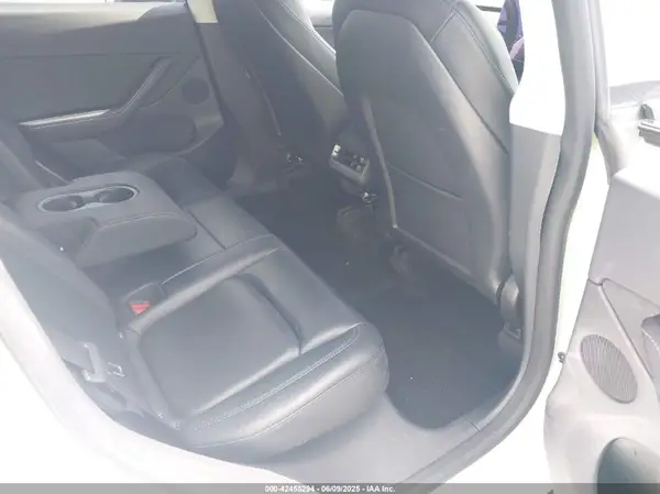 7SAYGDEEXNF357160 2022 TESLA MODEL Y - Image 8