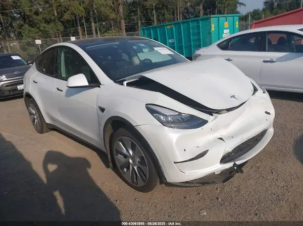 7SAYGDEEXNF361564 2022 TESLA MODEL Y - Image 1