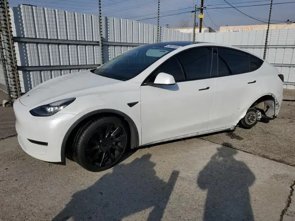 7SAYGDEEXNF363668 2022 TESLA MODEL Y - Image 1
