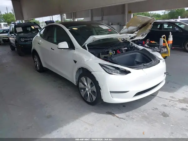 7SAYGDEEXNF369602 2022 TESLA MODEL Y - Image 1