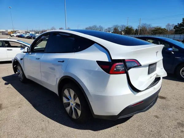 7SAYGDEEXNF375030 2022 TESLA MODEL Y - Image 2