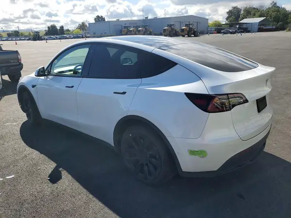 7SAYGDEEXNF375335 2022 TESLA MODEL Y - Image 2