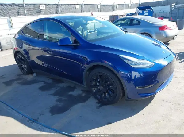 7SAYGDEEXNF393379 2022 TESLA MODEL Y - Image 1