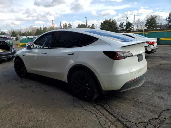7SAYGDEEXNF401626 2022 TESLA MODEL Y - Image 2