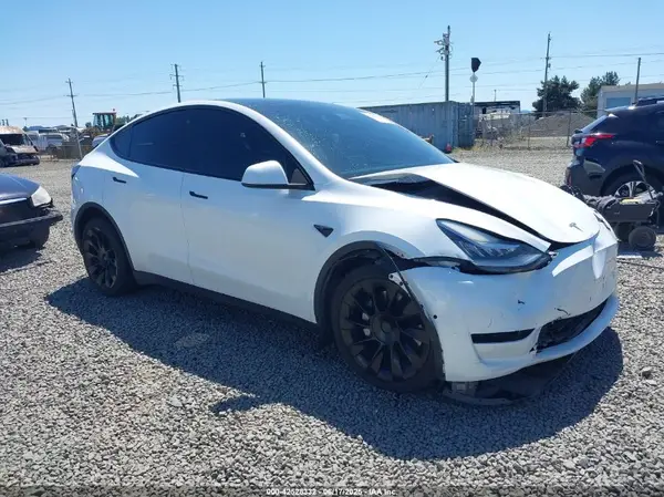 7SAYGDEEXNF401870 2022 TESLA MODEL Y - Image 1