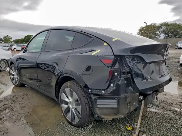 7SAYGDEEXNF411895 2022 TESLA MODEL Y - Image 2