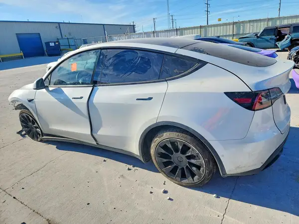7SAYGDEEXNF422959 2022 TESLA MODEL Y - Image 2