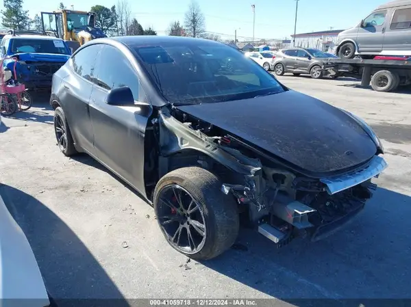 7SAYGDEEXNF424856 2022 TESLA MODEL Y - Image 1