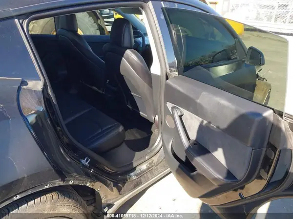 7SAYGDEEXNF424856 2022 TESLA MODEL Y - Image 8