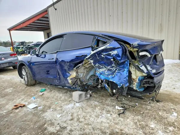 7SAYGDEEXNF430558 2022 TESLA MODEL Y - Image 2