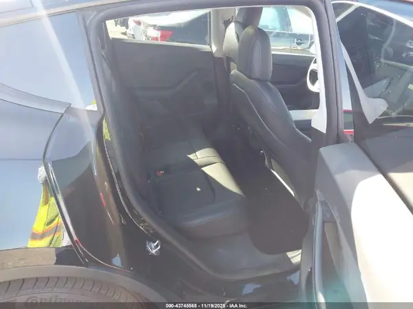 7SAYGDEEXNF438997 2022 TESLA MODEL Y - Image 8