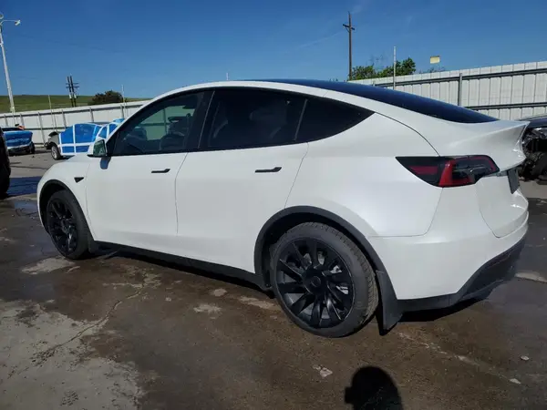 7SAYGDEEXNF443116 2022 TESLA MODEL Y - Image 2