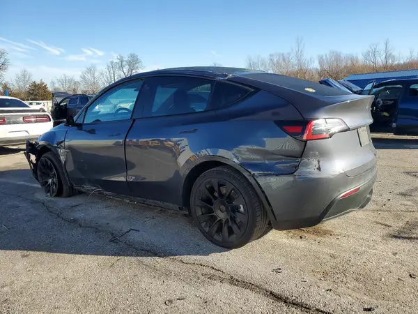 7SAYGDEEXNF447005 2022 TESLA MODEL Y - Image 2