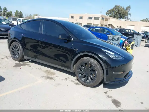 7SAYGDEEXNF481140 2022 TESLA MODEL Y - Image 1
