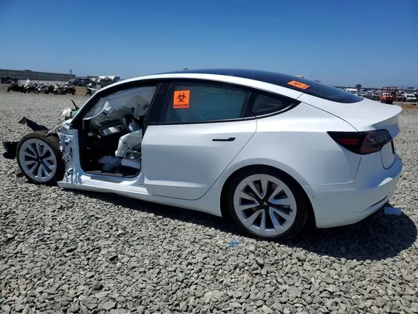 7SAYGDEEXNF506425 2022 TESLA MODEL 3 - Image 2