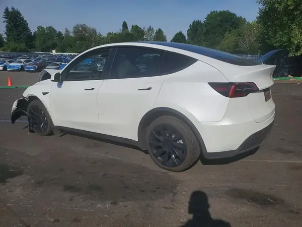 7SAYGDEEXNF517330 2022 TESLA MODEL Y - Image 2