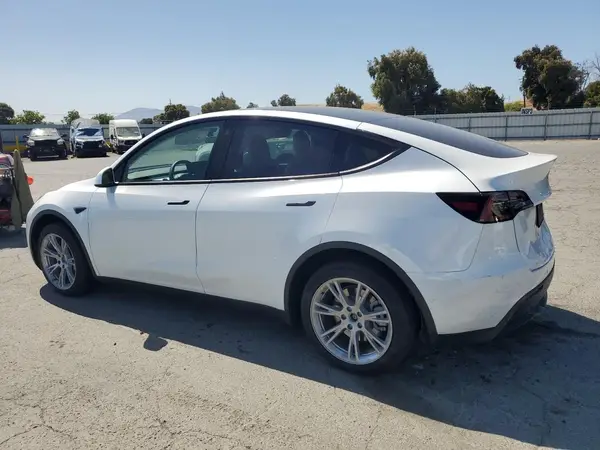 7SAYGDEEXNF549582 2022 TESLA MODEL Y - Image 2