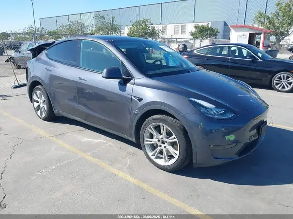 7SAYGDEEXNF572277 2022 TESLA MODEL Y - Image 1