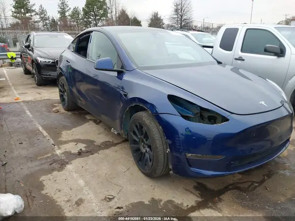 7SAYGDEEXNF574398 2022 TESLA MODEL Y - Image 1