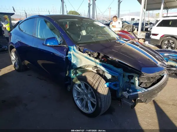 7SAYGDEEXPA032489 2023 TESLA MODEL Y - Image 1