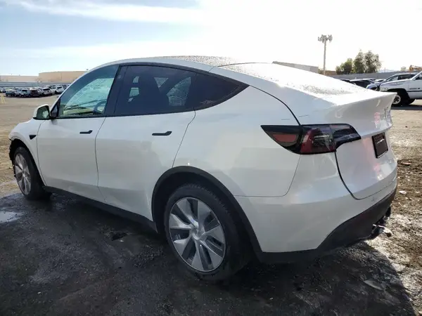 7SAYGDEEXPA033027 2023 TESLA MODEL Y - Image 2