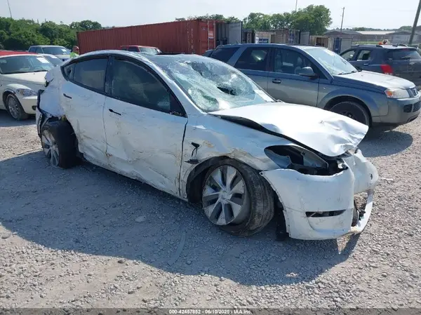 7SAYGDEEXPA034663 2023 TESLA MODEL Y - Image 1