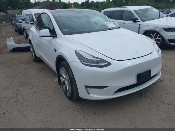 7SAYGDEEXPA041595 2023 TESLA MODEL Y - Image 1