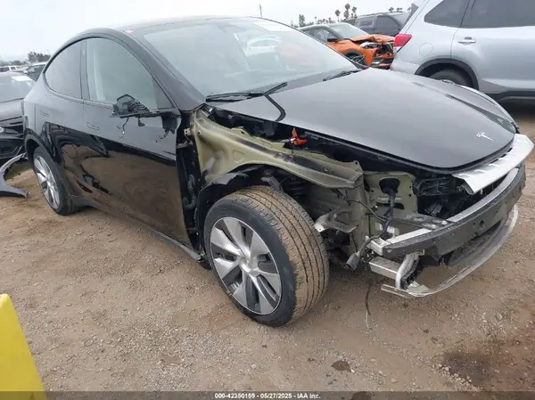 7SAYGDEEXPA044335 2023 TESLA MODEL Y - Image 1